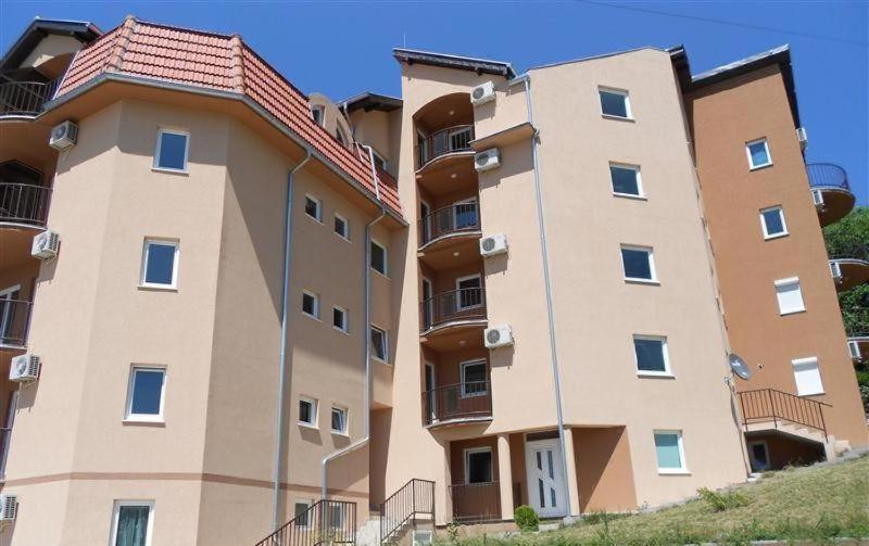 Ema Lux - Zgrada Panorama Apartment Soko Banja Exterior photo